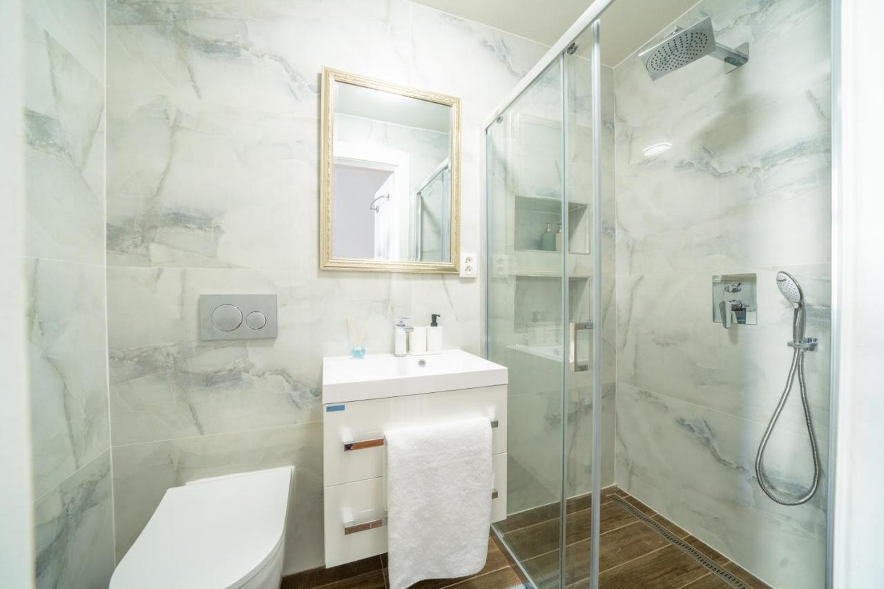 Exclusive Apartment With A View Of Prague Castle And Vltava River Eksteriør billede