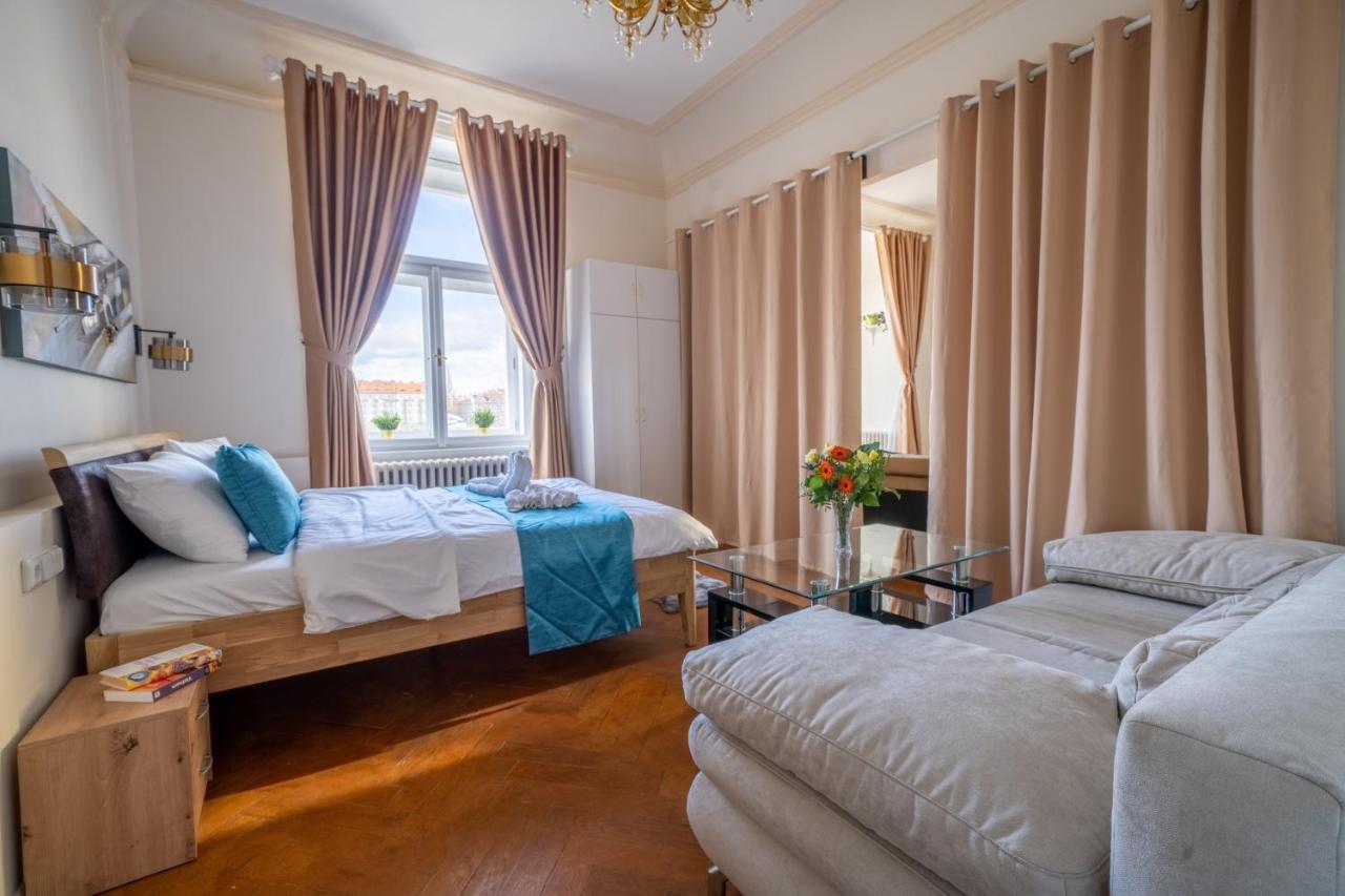 Exclusive Apartment With A View Of Prague Castle And Vltava River Eksteriør billede