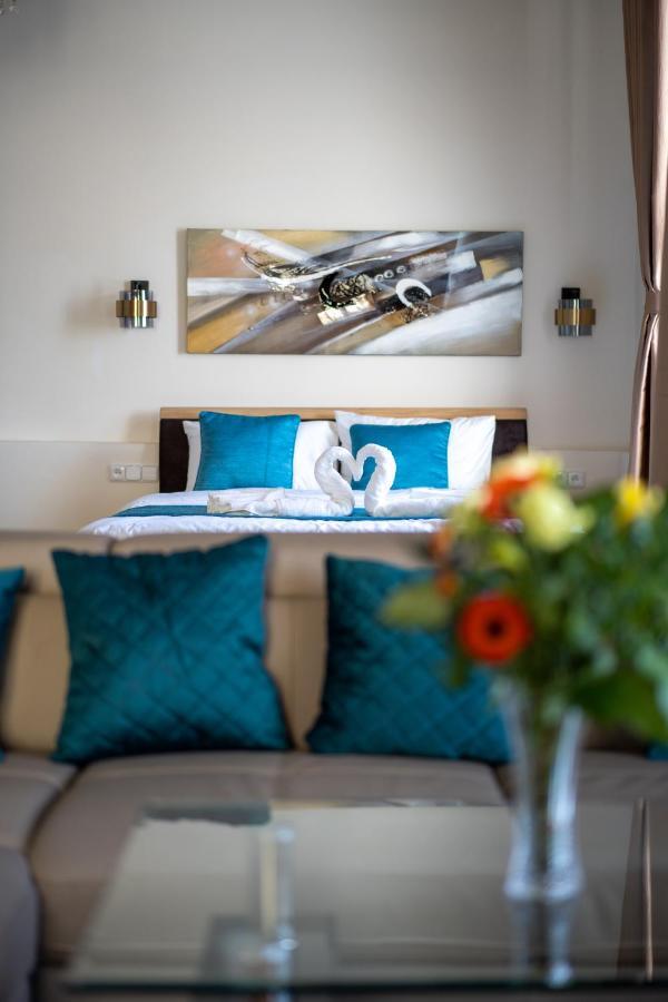 Exclusive Apartment With A View Of Prague Castle And Vltava River Eksteriør billede