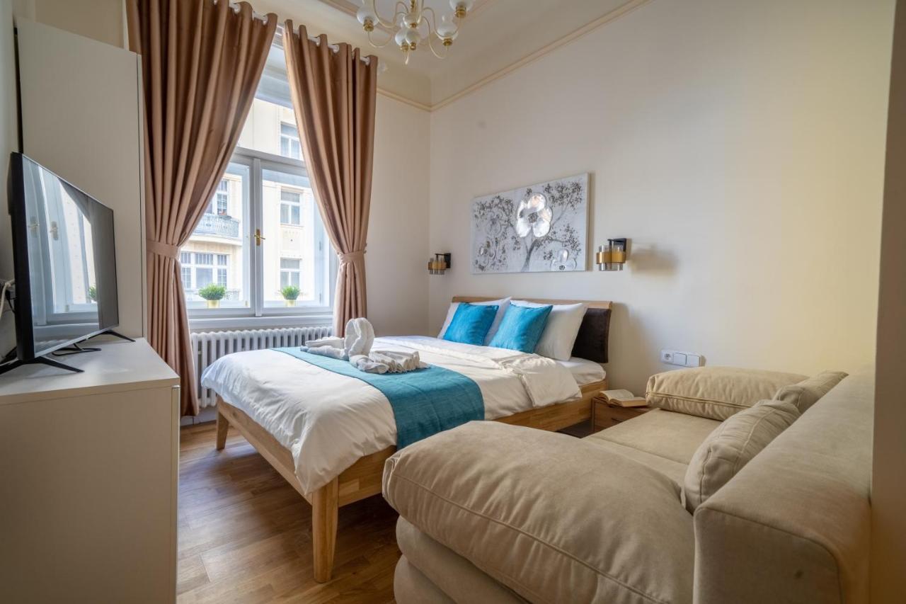 Exclusive Apartment With A View Of Prague Castle And Vltava River Eksteriør billede