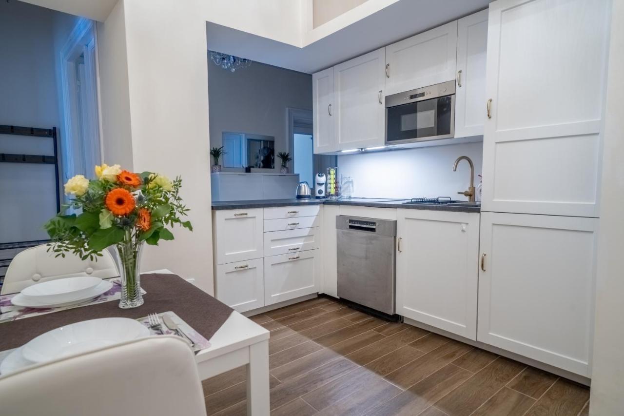 Exclusive Apartment With A View Of Prague Castle And Vltava River Eksteriør billede