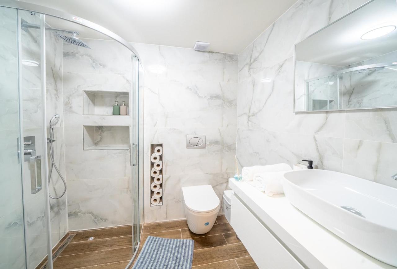 Exclusive Apartment With A View Of Prague Castle And Vltava River Eksteriør billede