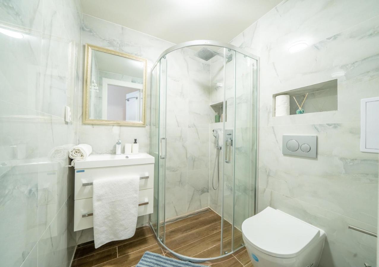 Exclusive Apartment With A View Of Prague Castle And Vltava River Eksteriør billede