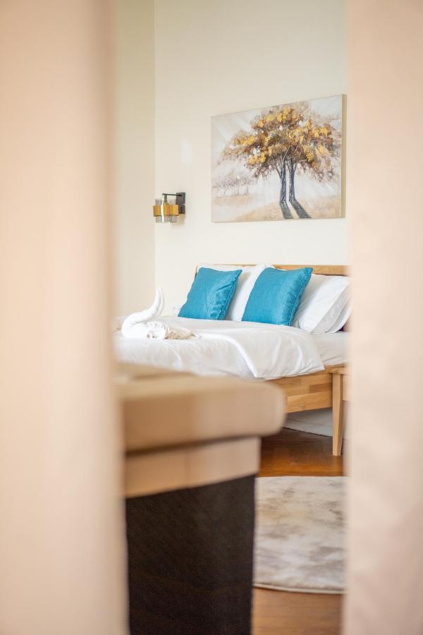Exclusive Apartment With A View Of Prague Castle And Vltava River Eksteriør billede